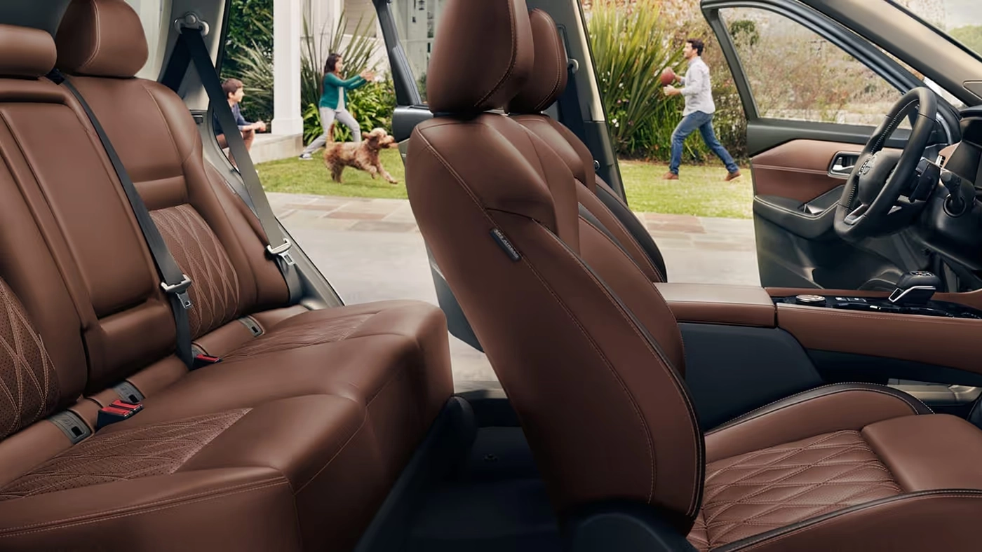 nissan-rogue-cabin-desk.webp