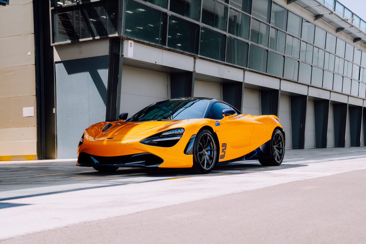 13726-McLarenDanielRicciardoEdition720SfromMSOtakestothestreetsofMelbourne-1.jpg