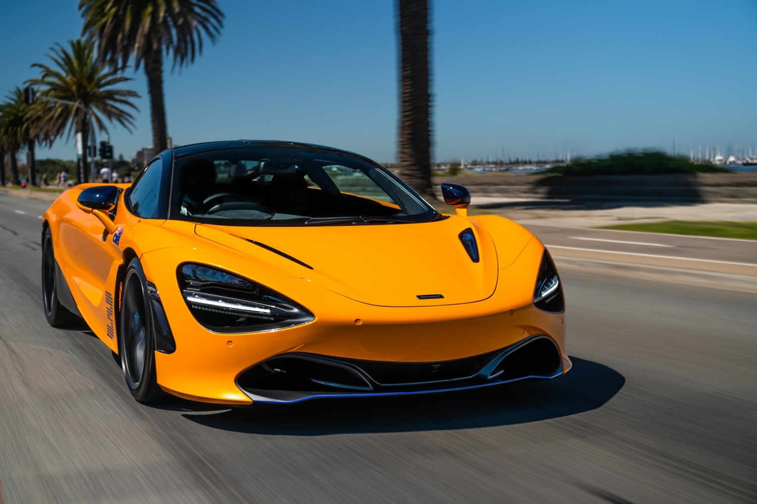 Small-13723-McLarenDanielRicciardoEdition720SfromMSOtakestothestreetsofMelbourne.jpg